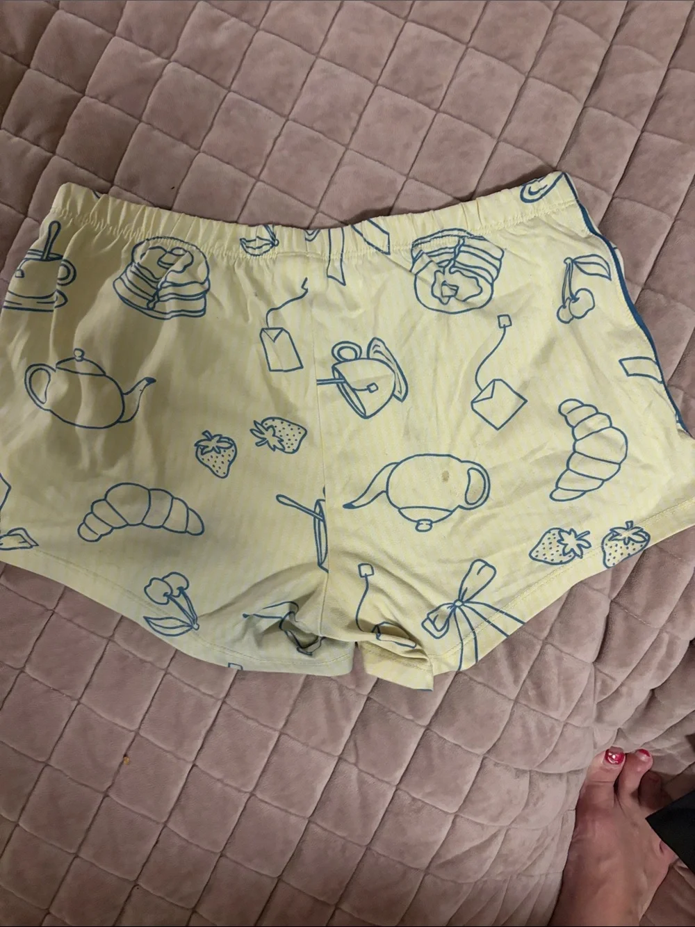art class soft yellow